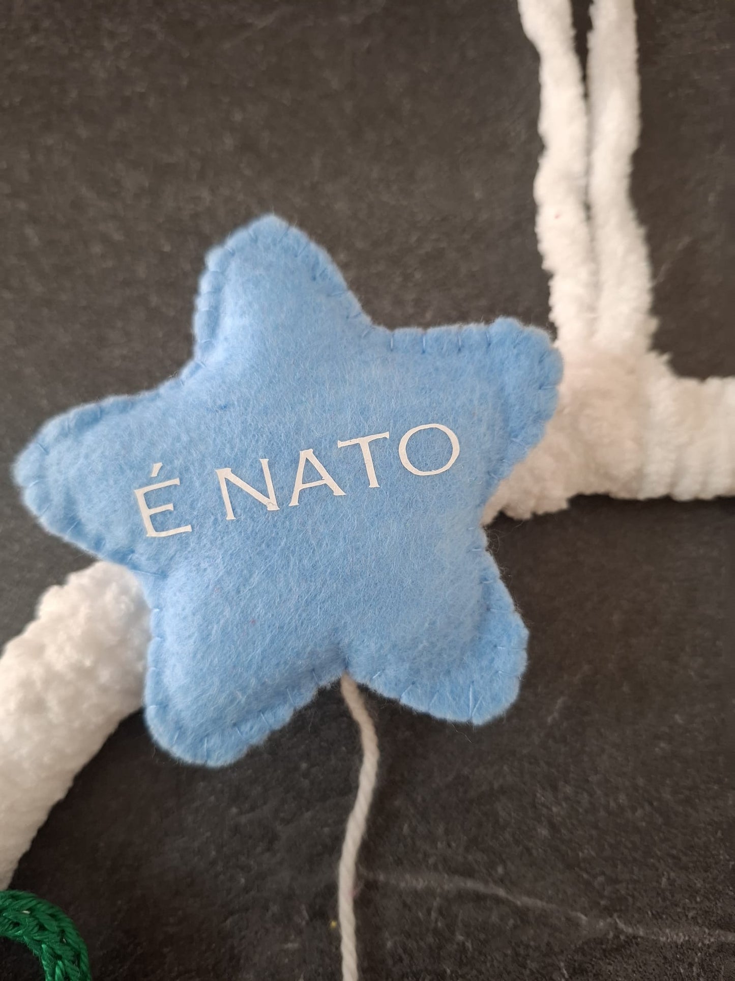 Fiocco Nascita Personalizzato in Feltro e Tricotin con Nome - Decorazione Artigianale per Cameretta, Idea Regalo Unica per Battesimo