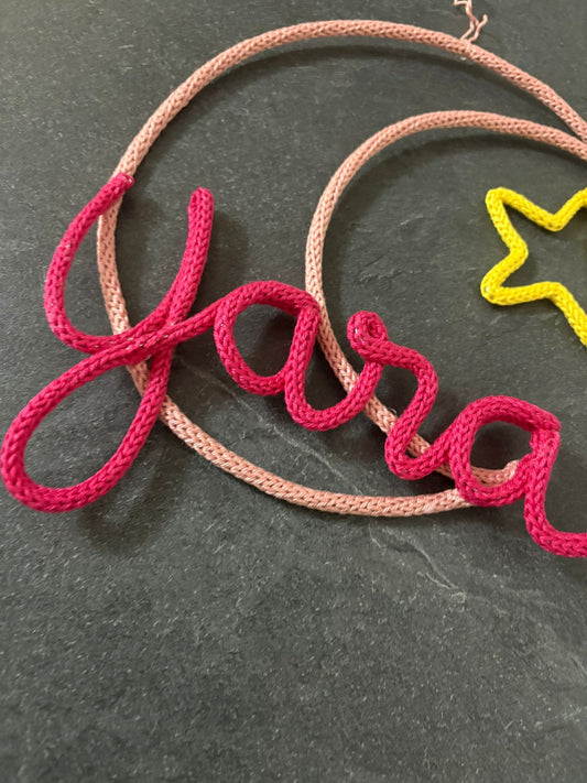 Fiocco nascita personalizzato in tricotin con nome  Decorazione cameretta neonato con luna e stella  Idea regalo baby shower  Handmade