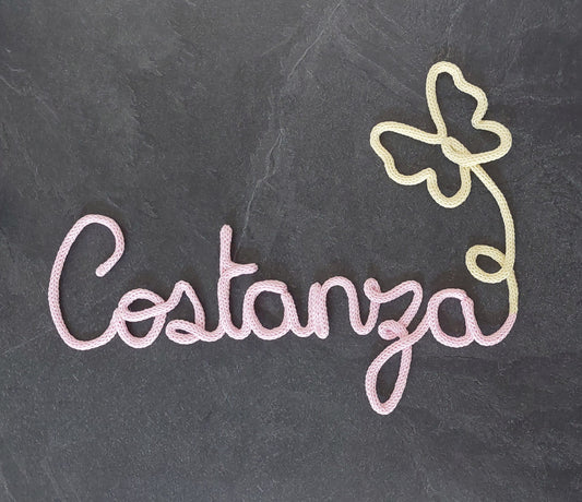Decorazione personalizzabile con nome in maglia in tricotin con farfalla con farfalla per la cameretta dei bambini fatto a mano idea regalo